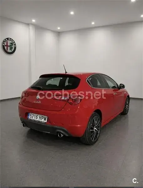 Usado Alfa Romeo Giulietta Veloce 140 CV (102 kW) 2013 Rojo Utilitario