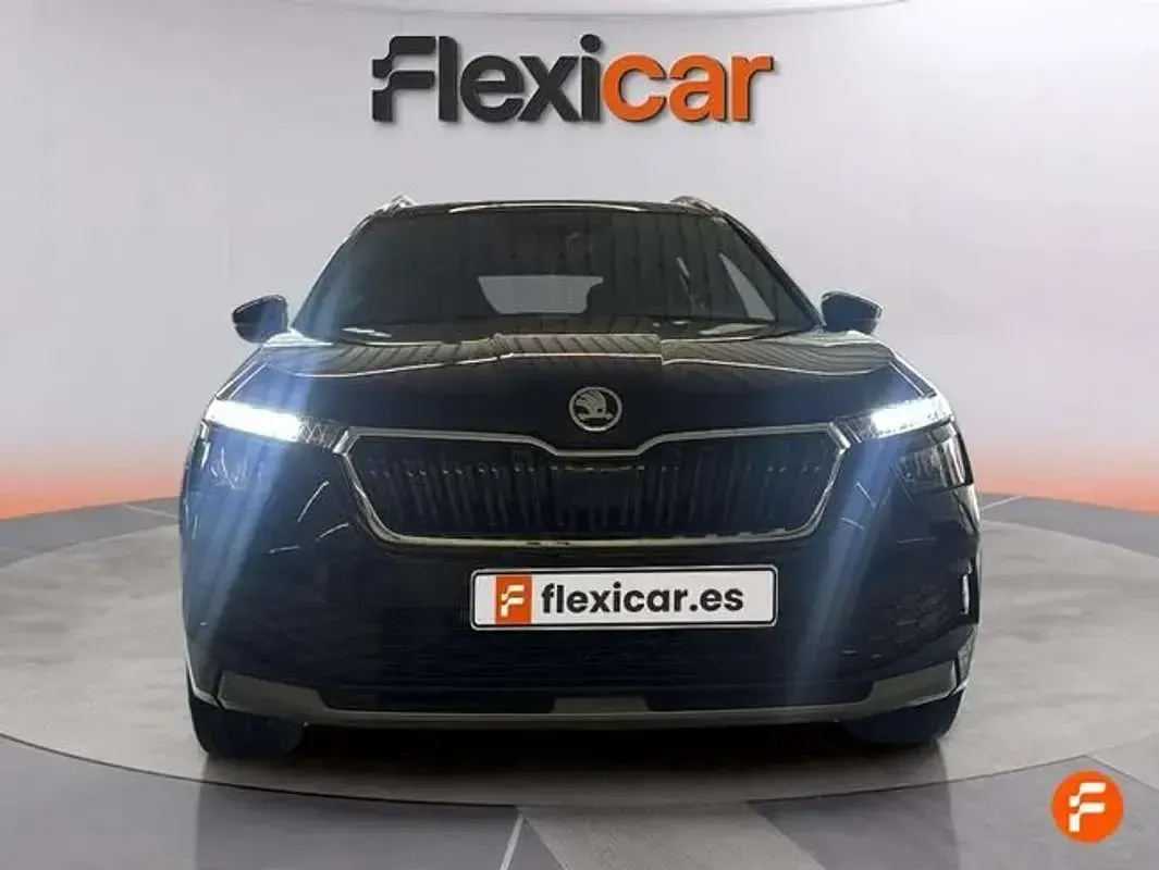 Usado Skoda Kamiq 110 HP (80 kW) 2023 Preto SUV