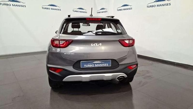 Usado Kia Stonic 84 CV (61 kW) 2024 Gris SUV