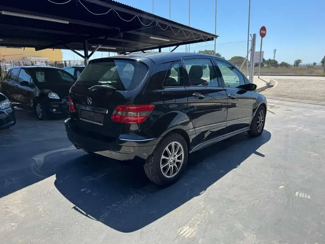 Usado Mercedes B200 136 CV (100 kW) 2005 Negro Monovolumen