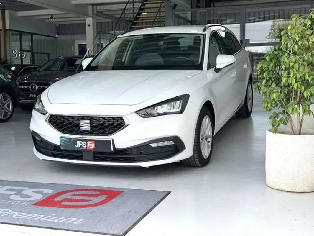 Usado Seat Leon ST 131 CV (96 kW) 2020 Blanco Familiar