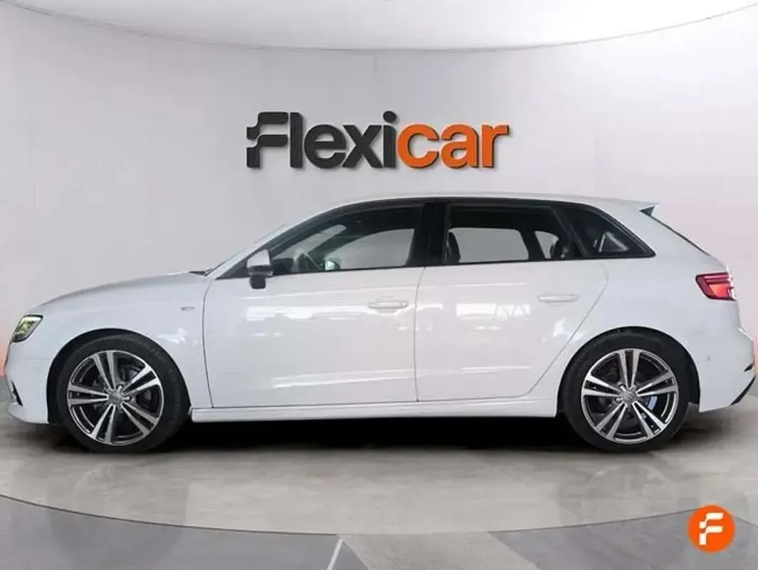 Usado Audi A3 Sportback S-Line 116 CV (85 kW) 2019 Blanco Utilitario