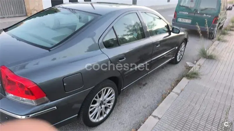 Usado Volvo S60 Summum 163 CV (119 kW) 2005 Gris / plata Berlina