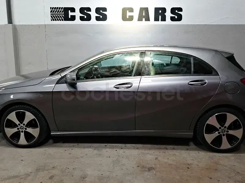 Usado Mercedes A200 156 CV (114 kW) 2017 Gris / plata Utilitario