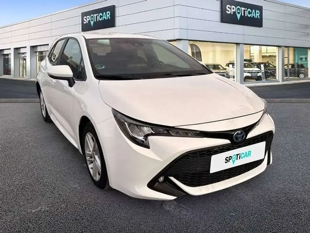 Usado Toyota Corolla Active 122 CV (89 kW) 2021 Blanco Berlina