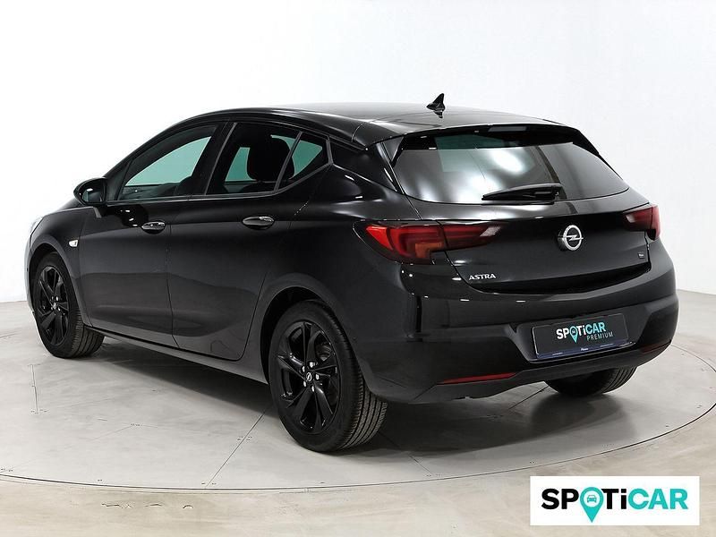 Usado Opel Astra Ultimate 145 CV (106 kW) 2021 Negro Utilitario