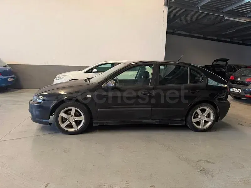 Usado Seat Leon 110 CV (80 kW) 2004 Negro Utilitario