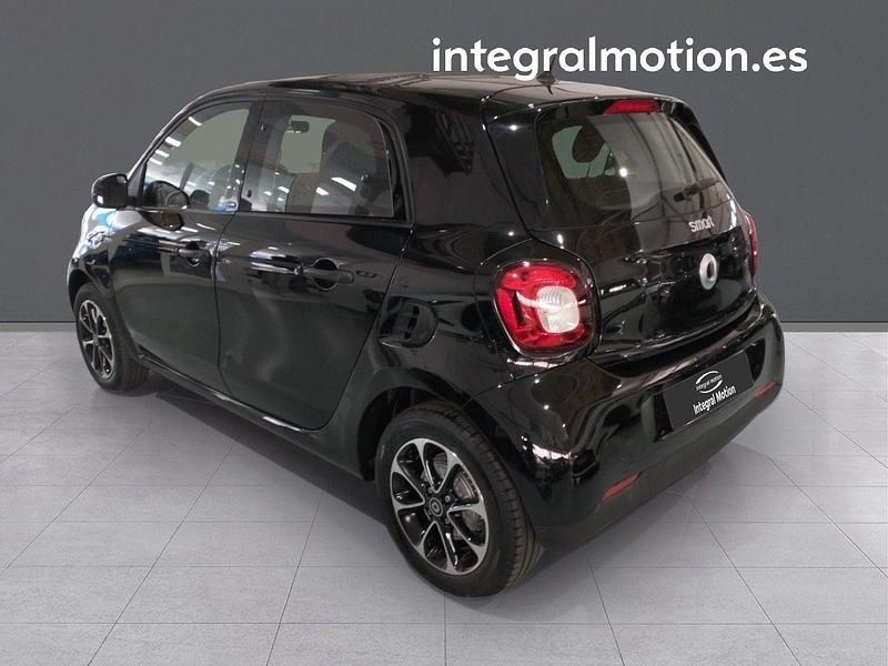 Usado Smart ForFour Passion 90 CV (66 kW) 2016 Negro Utilitario