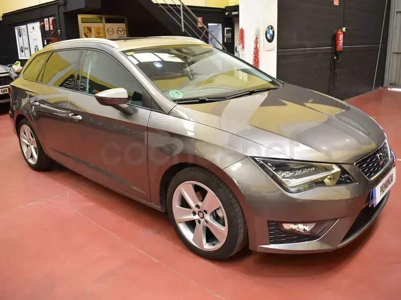 Usado Seat Leon FR 150 CV (110 kW) 2016 Gris / plata Familiar