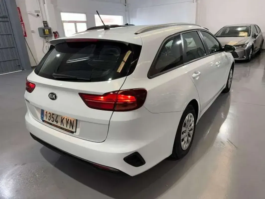 Usado Kia Ceed 116 CV (85 kW) 2019 Blanco Utilitario