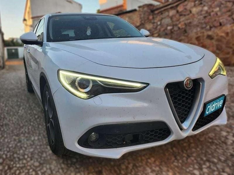 Usado Alfa Romeo Stelvio Super 190 CV (139 kW) 2018 Blanco SUV