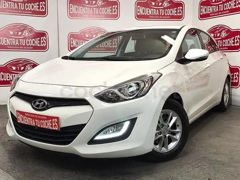 Usado Hyundai i30 100 CV (73 kW) 2013 Blanco Berlina