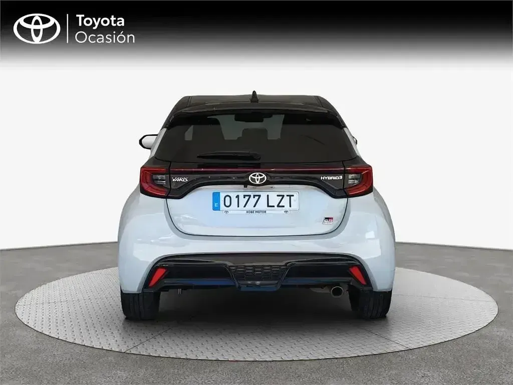 Usado Toyota Yaris Hybrid Plus 116 CV (85 kW) 2022 Otro Monovolumen