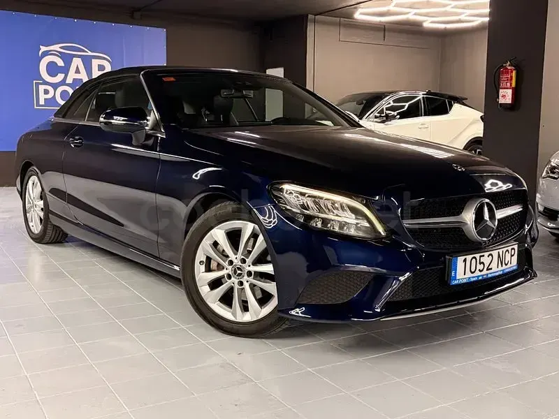Usado Mercedes C220 194 CV (142 kW) 2019 Azul Descapotable