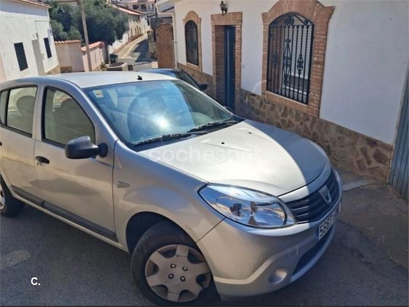 Gris / plata Usado 2013 Dacia Sandero Ambiance Berlina | 6100 € (Buen precio) - Imagen 1/4