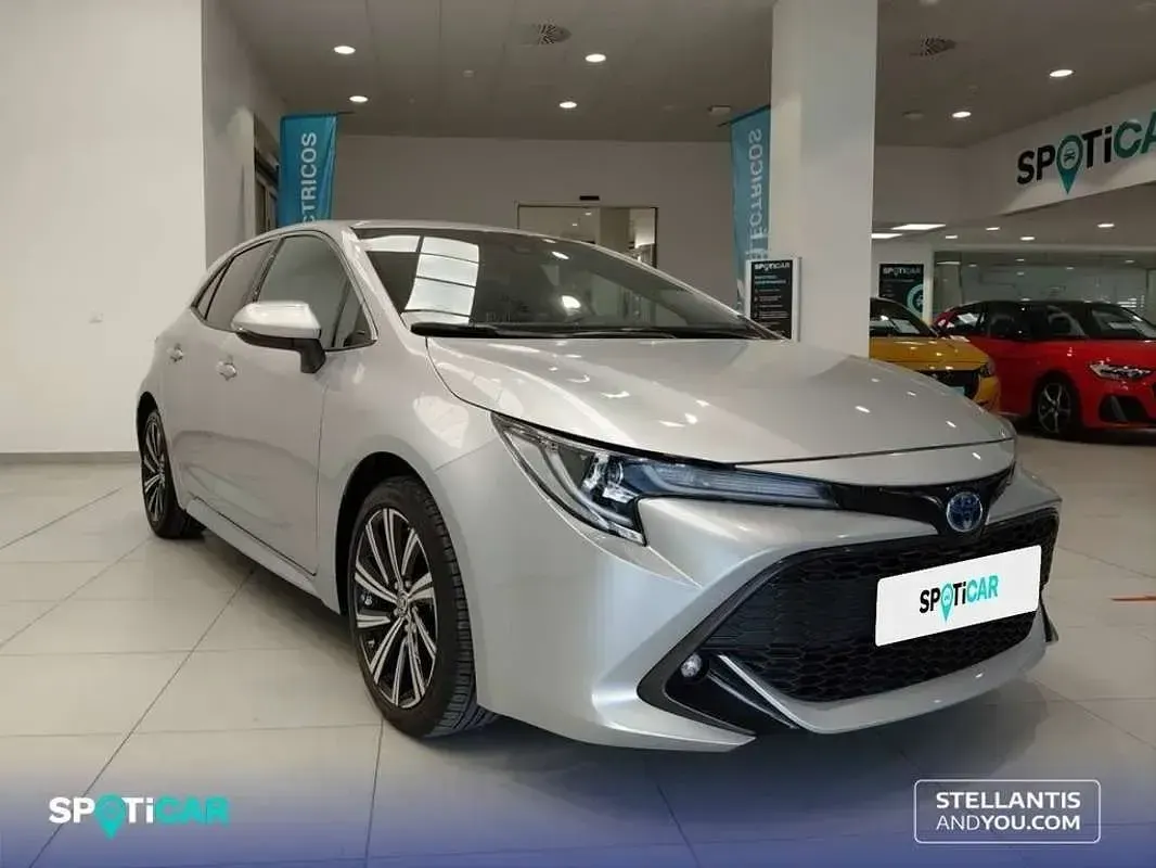 Usado Toyota Corolla Style 122 CV (89 kW) 2023 Gris Berlina
