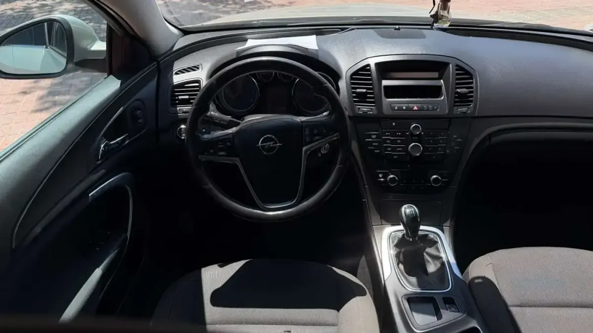Usado Opel Insignia Edition 131 CV (96 kW) 2012 Gris Berlina