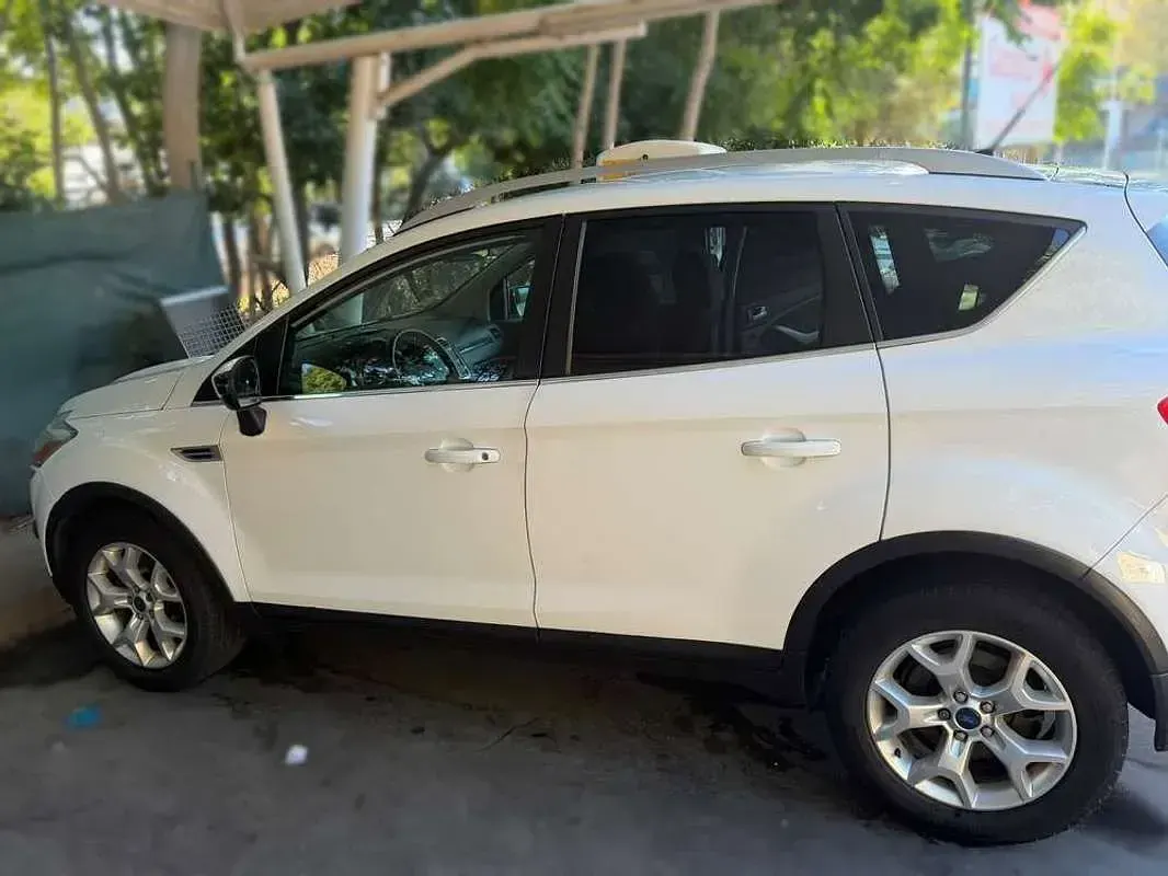 Usado Ford Kuga Titanium 136 CV (100 kW) 2011 Blanco SUV