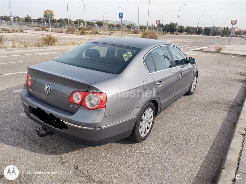 Usado VW Passat Highline 140 CV (102 kW) 2005 Gris / plata Berlina