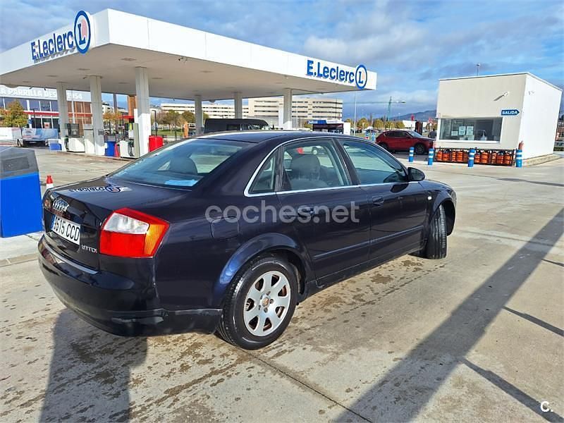 Usado Audi A4 130 CV (95 kW) 2002 Azul Berlina