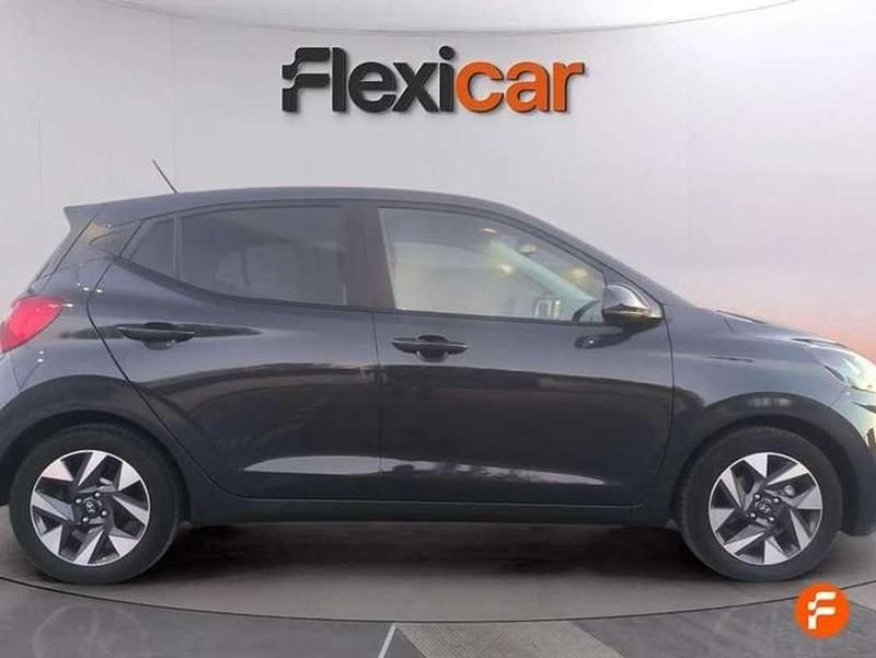 Usado Hyundai i10 67 CV (49 kW) 2024 Verde Utilitario