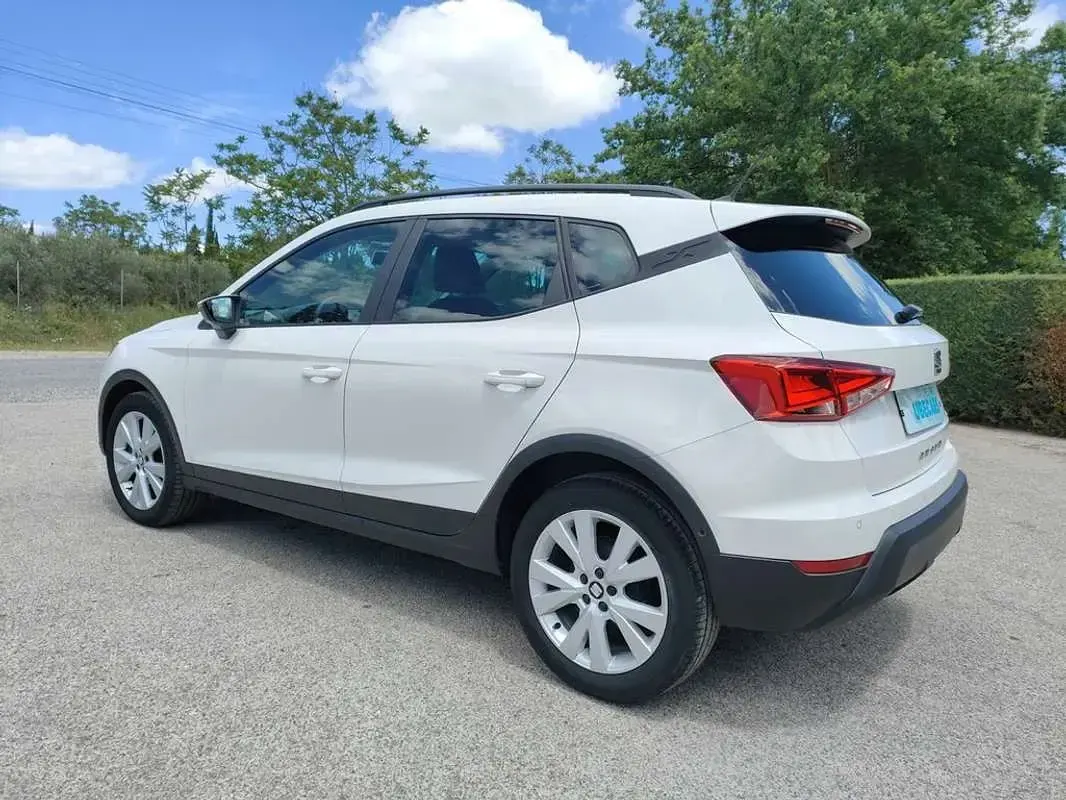 Usado Seat Arona Ecomotive 94 CV (69 kW) 2020 Blanco SUV
