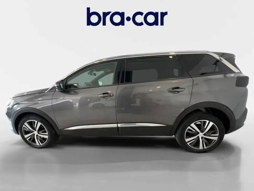 Usado Peugeot 5008 Allure 131 CV (96 kW) 2023 Gris SUV