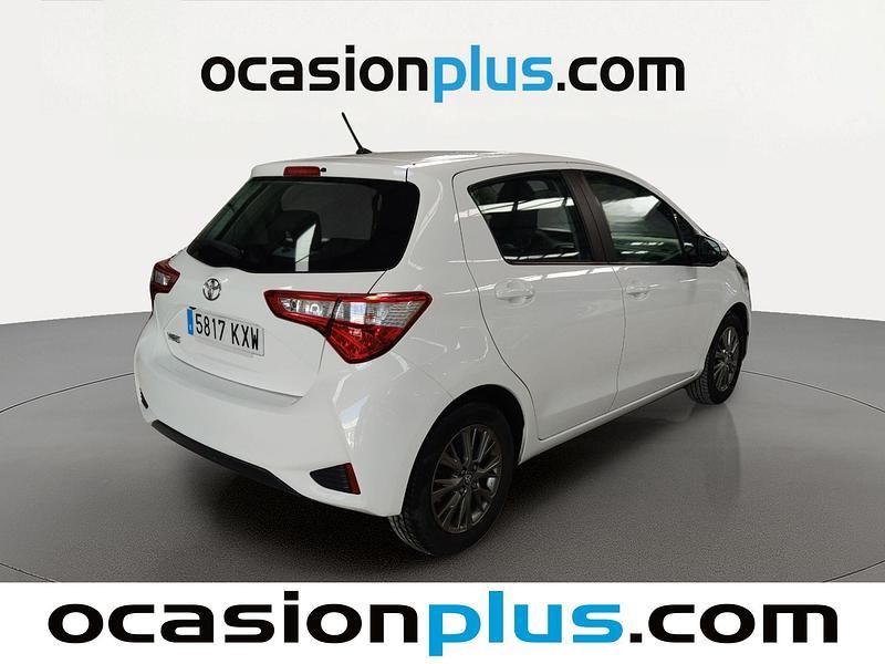 Usado Toyota Yaris Active 111 CV (81 kW) 2019 Blanco Utilitario