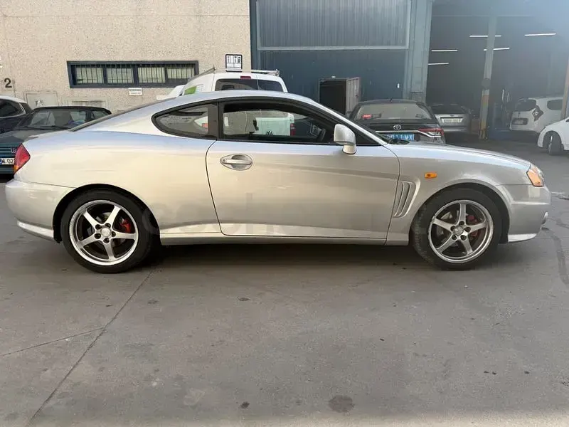 Usado Hyundai Coupé 105 CV (77 kW) 2004 Gris / plata Coupe