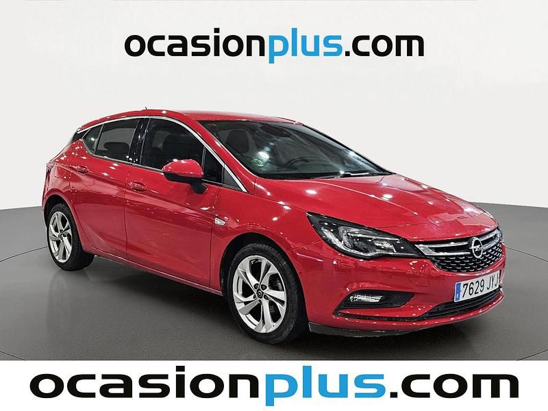 Usado Opel Astra Dynamic 125 CV (91 kW) 2017 Rojo Berlina