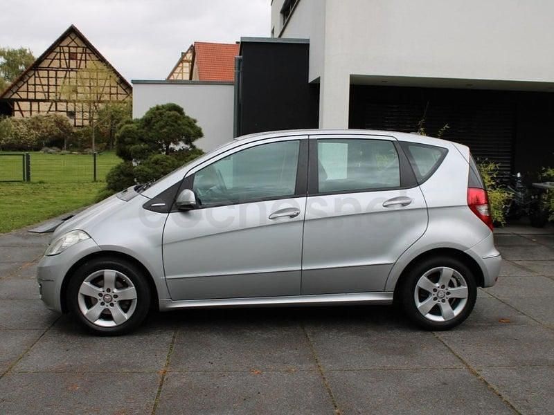 Usado Mercedes A180 Avantgarde 116 CV (85 kW) 2010 Gris / plata Monovolumen