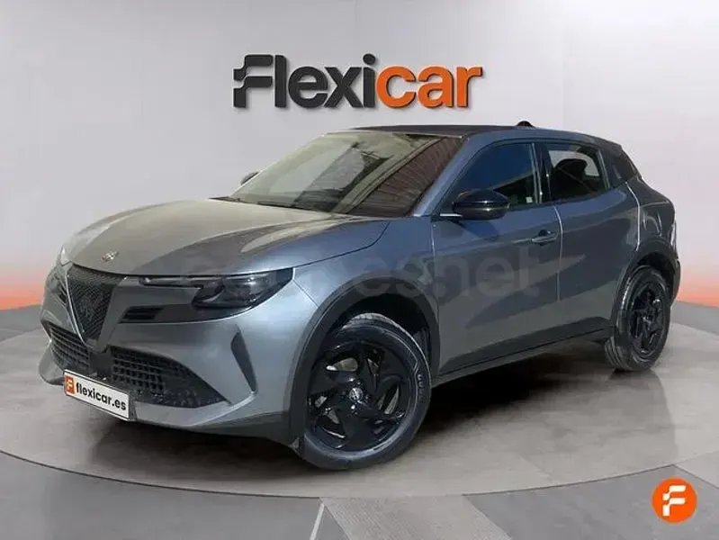 Usado Alfa Romeo Junior 136 CV (100 kW) 2025 Gris / plata SUV