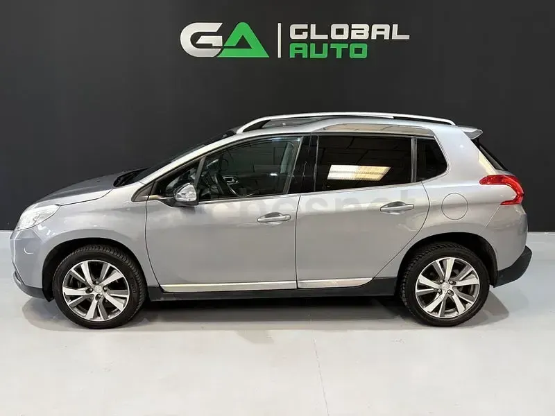 Usado Peugeot 2008 Allure 100 CV (73 kW) 2016 Gris / plata SUV