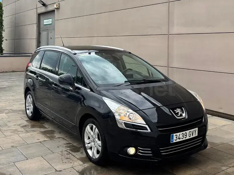 Usado Peugeot 5008 Sport 112 CV (82 kW) 2010 Negro Monovolumen