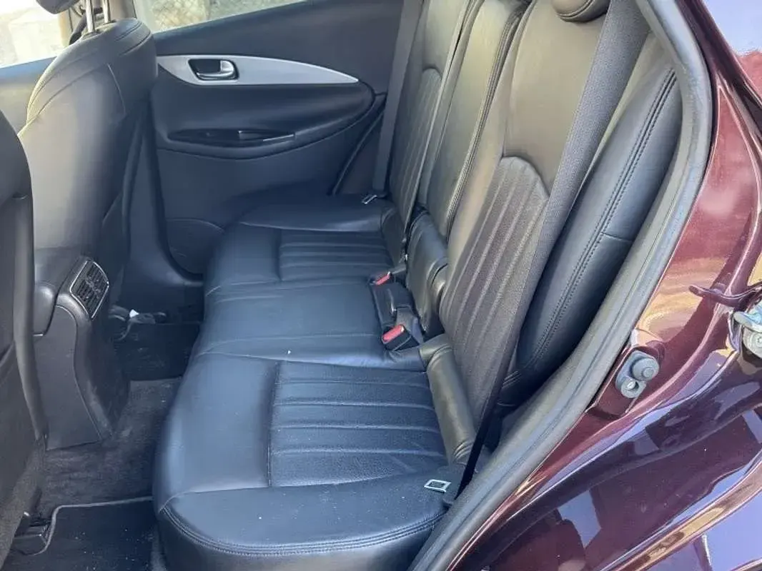 Usado Infiniti QX50 Premium 238 CV (175 kW) 2015 Burdeos SUV