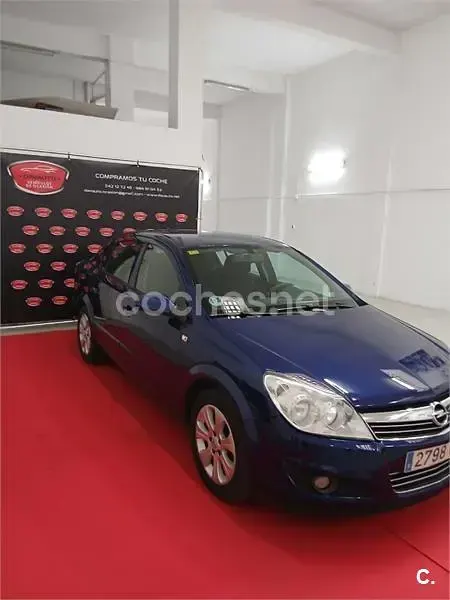 Usado Opel Astra Edition 100 CV (73 kW) 2009 Azul Berlina
