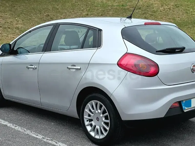 Usado Fiat Bravo Dynamic 120 CV (88 kW) 2007 Gris / plata Utilitario