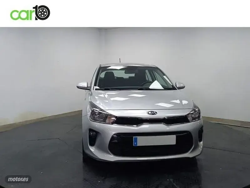 Usado Kia Rio Urban 84 CV (61 kW) 2020 Gris Berlina