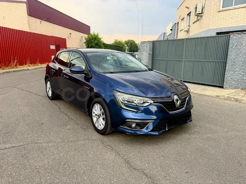 Usado Renault Mégane GT Line GT-Line 130 CV (95 kW) 2018 Azul Berlina