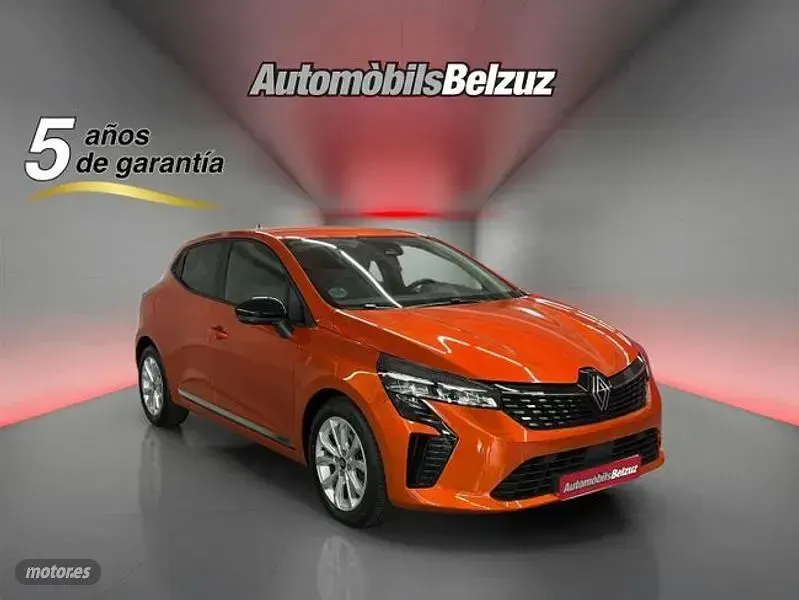 Usado Renault Clio 90 CV (66 kW) 2025 Naranja Utilitario