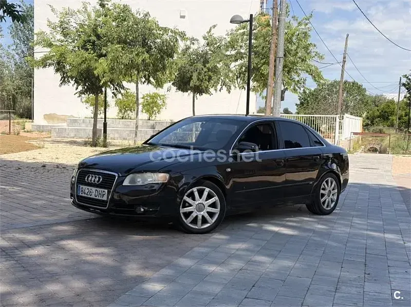 Usado Audi A4 140 CV (102 kW) 2005 Negro Berlina