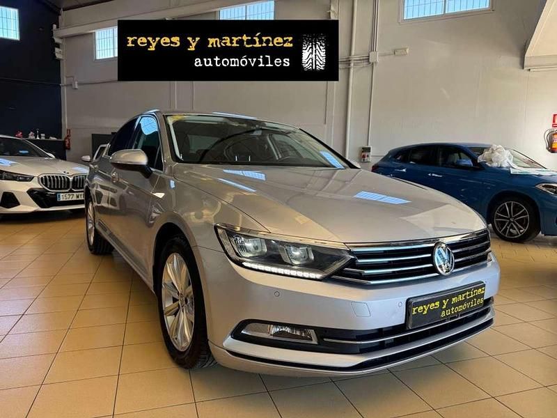 Usado VW Passat Advance 120 CV (88 kW) 2016 Gris Berlina