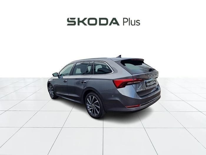 Gris Usado 2023 Skoda Octavia Selection Familiar | 28.000 € (Precio justo) - Imagen 1/4