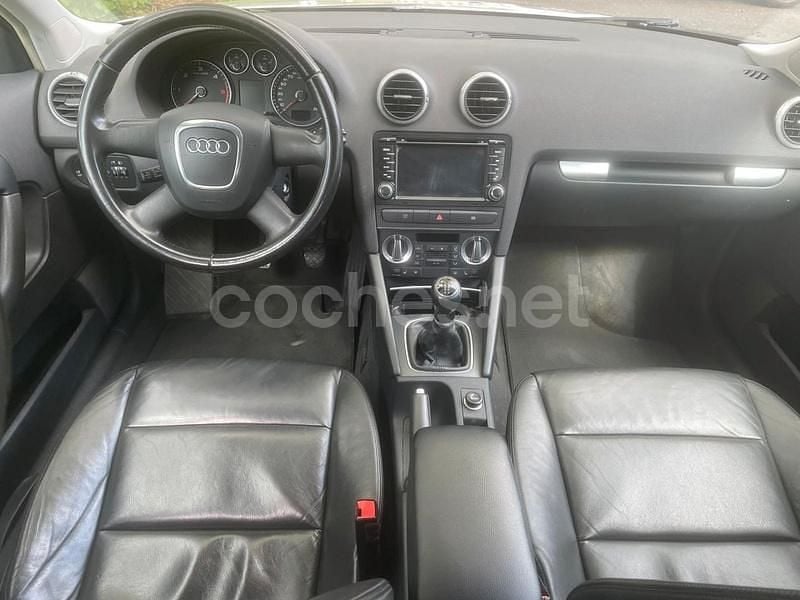Usado Audi A3 Attraction 105 CV (77 kW) 2009 Gris / plata Berlina