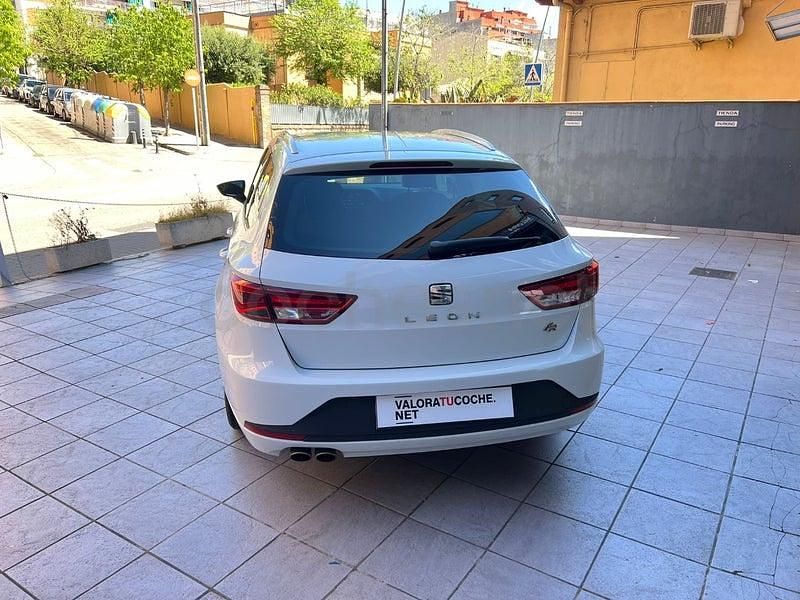 Usado Seat Leon FR 150 CV (110 kW) 2016 Blanco Familiar