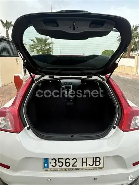 Usado Volvo C30 Momentum 115 CV (84 kW) 2012 Blanco Utilitario
