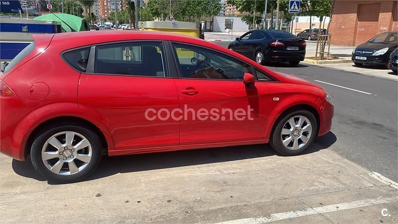 Usado Seat Leon Ecomotive 105 CV (77 kW) 2008 Rojo Utilitario