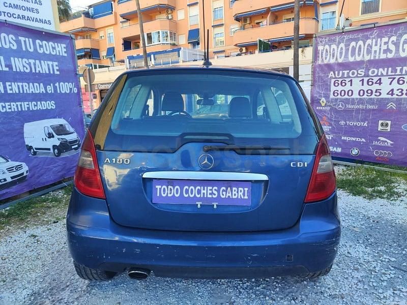 Usado Mercedes A180 Avantgarde 109 CV (80 kW) 2010 Azul Berlina