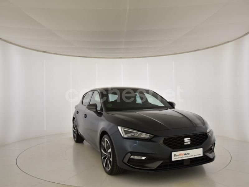 Gris / plata Usado 2023 Seat Leon FR Berlina | 25.990 € (Caro) - Imagen 1/4