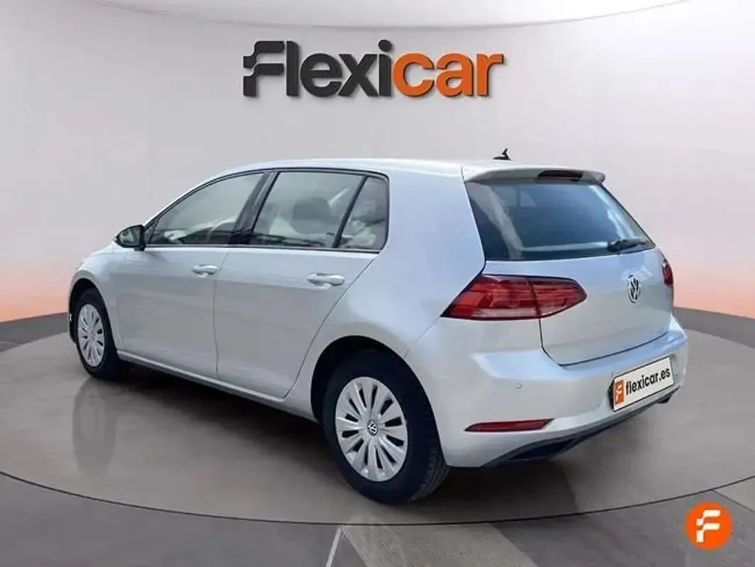 Usado VW Golf VII Advance 110 CV (80 kW) 2018 Gris Utilitario